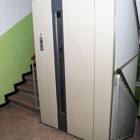 Lovely One Bedroom Apartment Nové Zámky Buitenkant foto